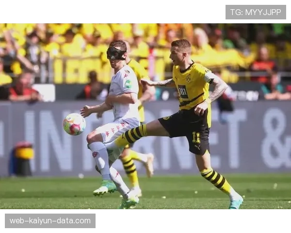 多特蒙德年轻化进程加剧：关键时刻稳定性不足影响赛季走势